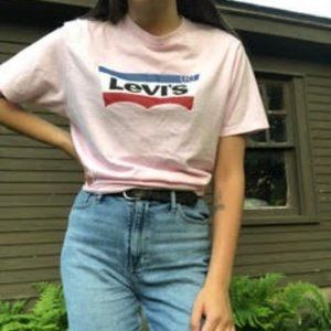 LEVIS pink teeshirt